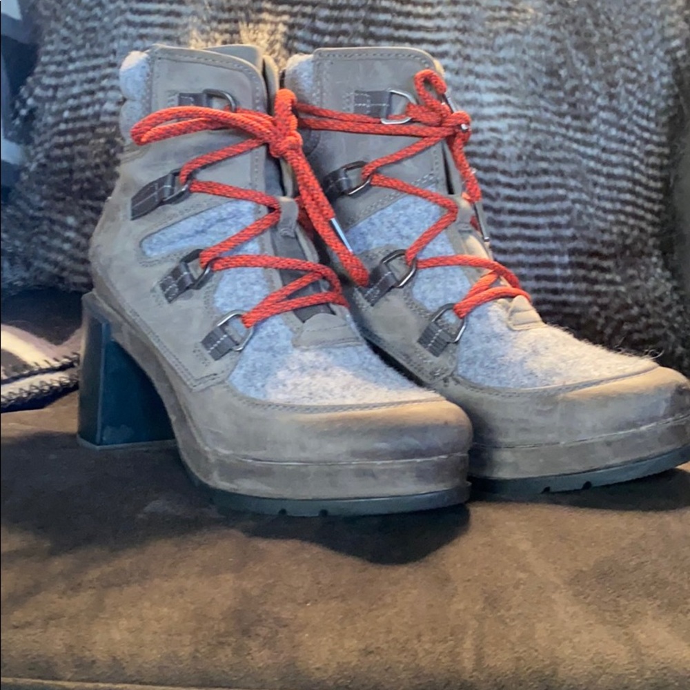 Sorel Blake lace